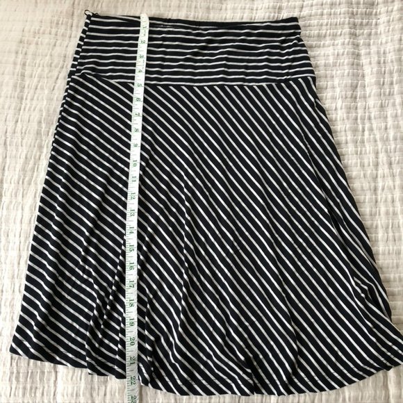 H & M Pull On Striped A-Line Skirt - 6 - Picture 6 of 6